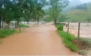 Imagem ilustrativa da imagem Chuva causa transtornos na Região Sul do ES e Caparaó