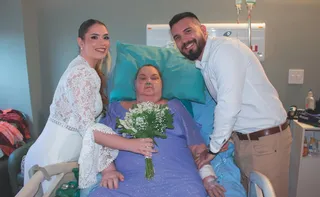 Imagem ilustrativa da imagem Com a mãe internada, noiva se casa dentro de hospital em Cariacica