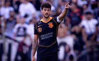 Imagem ilustrativa da imagem Com gols de zagueiros, Corinthians vence Ponte Preta na estreia do Paulista