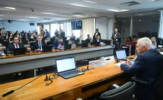 Imagem ilustrativa da imagem Comissão do Senado aprova fim da escala 6x1 em votação relâmpago