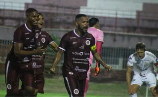 Imagem ilustrativa da imagem Desportiva vira, vence o Rio Branco de Venda Nova e assume a liderança