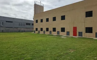 Imagem ilustrativa da imagem Detento tem o pescoço perfurado após briga dentro de cela em presídio de Vila Velha