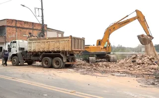 Imagem ilustrativa da imagem Doze famílias são impactadas com demolições de prédios em Vila Velha