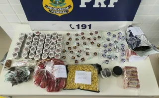 Imagem ilustrativa da imagem Dupla é detida com 3,3 kg de drogas durante abordagem da PRF na BR-101