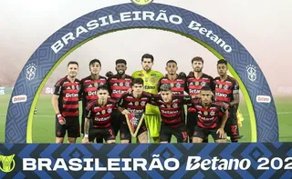 Imagem ilustrativa da imagem Flamengo faz último jogo no Maracanã antes de final com domínio total de público