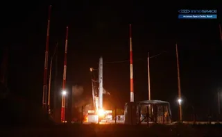 Imagem ilustrativa da imagem Foguete explode após anomalia em lançamento comercial inédito no Brasil