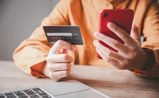 Imagem ilustrativa da imagem Fraudes digitais: hackers vendem cartões clonados a partir de R$ 40 na internet