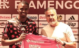 Imagem ilustrativa da imagem Goleiro Andrew é apresentado e diz que "realiza sonho" ao chegar ao Flamengo