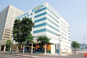 Imagem ilustrativa da imagem Helicóptero a serviço da Cedae é alvo de disparos no RJ; homem a bordo é atingido