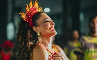 Imagem ilustrativa da imagem Juliana Paes irrita a torcida da Viradouro