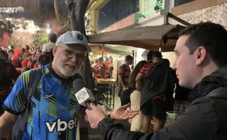 Imagem ilustrativa da imagem Morador do ES, botafoguense participa de festa rubro-negra em Lima: 'passar faixa'