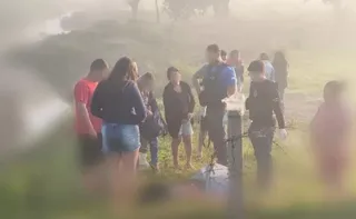 Imagem ilustrativa da imagem Motociclista morre após cair em rio no ES; mulher e filha presenciaram acidente