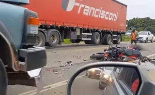 Imagem ilustrativa da imagem Motociclista morre em acidente com caminhão na BR-101 em Linhares