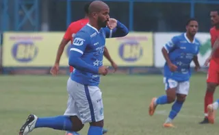 Imagem ilustrativa da imagem Tony segue no Vitória em 2026