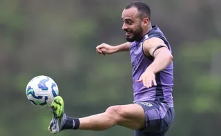 Imagem ilustrativa da imagem Torino aumenta oferta e mira Arthur Cabral no Fogão