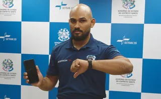 Imagem ilustrativa da imagem Uso de celular ao dirigir aumenta em 400% a chance de acidentes