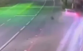 Imagem ilustrativa da imagem VÍDEO | Suspeitos são atropelados após assalto e conseguem fugir no Sul do ES