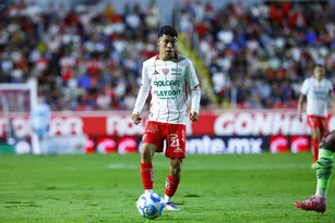 Imagem ilustrativa da imagem Vasco anuncia meia-atacante Johan Rojas, primeiro reforço para 2026