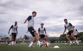 Imagem ilustrativa da imagem Vasco encara Nova Iguaçu com possíveis despedidas