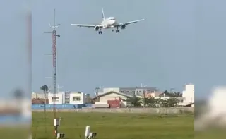 Imagem ilustrativa da imagem Vídeo: avião pousa ‘de lado’ em Santa Catarina por conta do vento forte