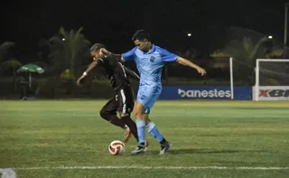 Imagem ilustrativa da imagem Vilavelhense vira e vence a Desportiva no Araripe pelo Capixabão