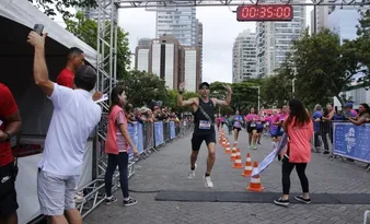 Imagem ilustrativa da imagem "Comecei a correr para dar orgulho ao meu filho”, diz vencedor dos 10km