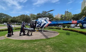 Imagem ilustrativa da imagem Criança de 2 anos é resgatada de helicóptero após se queimar com água quente no ES