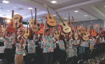 Imagem ilustrativa da imagem Orquestra de violões revela talentos da rede pública