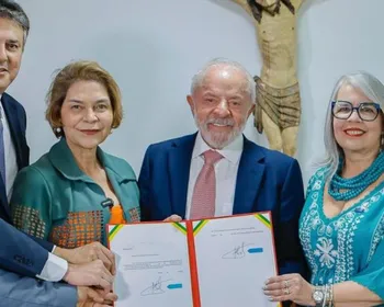 Imagem ilustrativa da imagem Lula assina MP e piso nacional dos professores sobe para R$ 5.130,63