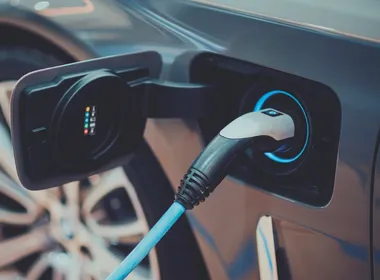 Imagem ilustrativa da imagem Carro elétrico: novas regras para carregar baterias em condomínios