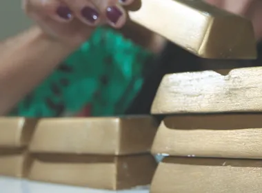 Imagem ilustrativa da imagem Ouro bate recorde e chega a R$ 800 o grama no Brasil