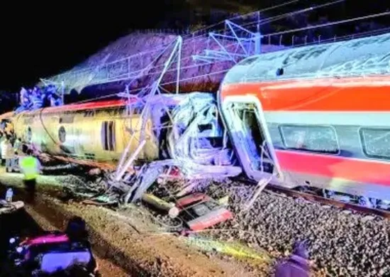 Imagem ilustrativa da imagem Acidente entre trens deixa cinco mortos e dezenas de feridos na Espanha