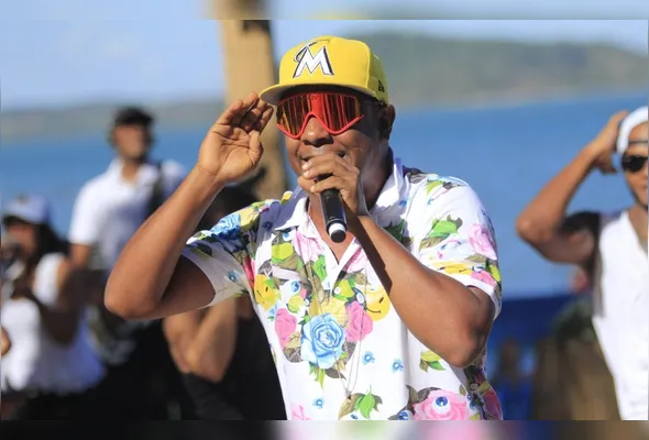 Psirico, liderado por Márcio Victor, faz show em Vitória e Pontal do Ipiranga