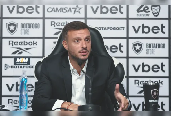 Martín Anselmi, de 40 anos,  vai fazer sua estreia hoje no comando