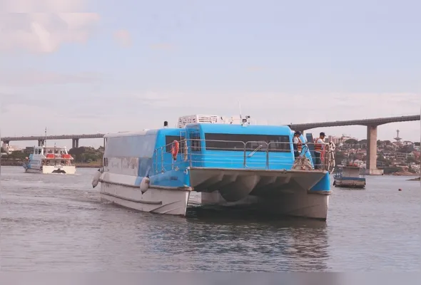 A embarcação “Forno Grande” é a maior da frota até o momento. Conta com 130 lugares, ar-condicionado,  internet wi-fi, banheiro e bicicletário