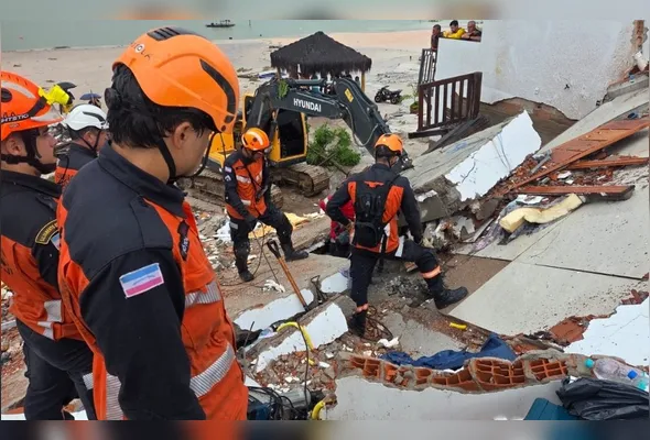 Bombeiros atuaram após desabamento de residência