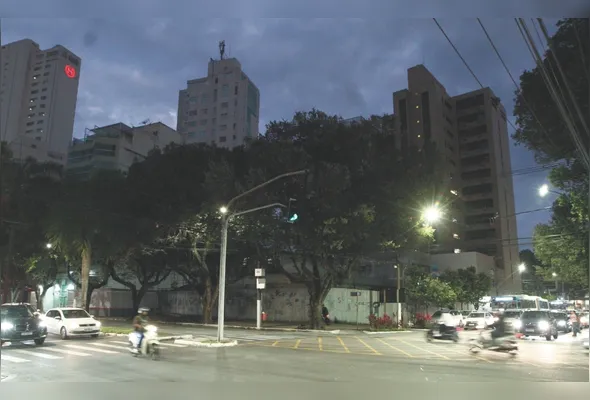 Imóvel do antigo Banco Santos Neves, que foi à falência, na avenida Desembargador Santos Neves, em Santa Helena: previsão de construção de novos condomínios após o arremate da área