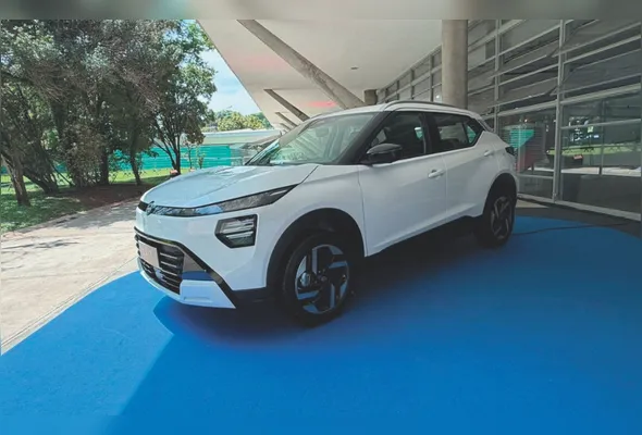 Nissan Kait, sucessor do Kicks Play, é o novo SUV de entrada da marca. O compacto chega forte, variando de R$ 117 mil a R$ 153 mil, e com bom espaço interno comparado aos concorrentes