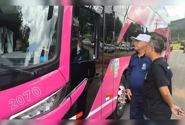 Agentes orientam e fazem fiscalização nos ônibus que chegam a Guarapari. Por enquanto, ações são educativas