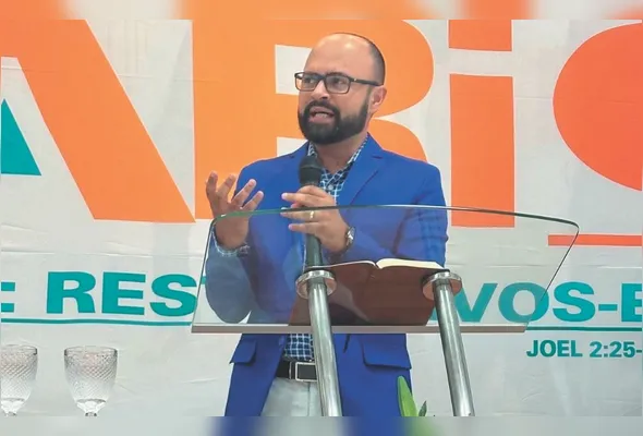 Evangelista Daniel Alvarenga conduz o projeto “A Graça na Praça” na Serra