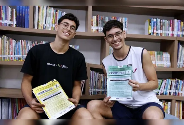 Os irmãos gêmeos Eduardo  e Ryan, de 17 anos, vão fazer o exame juntos