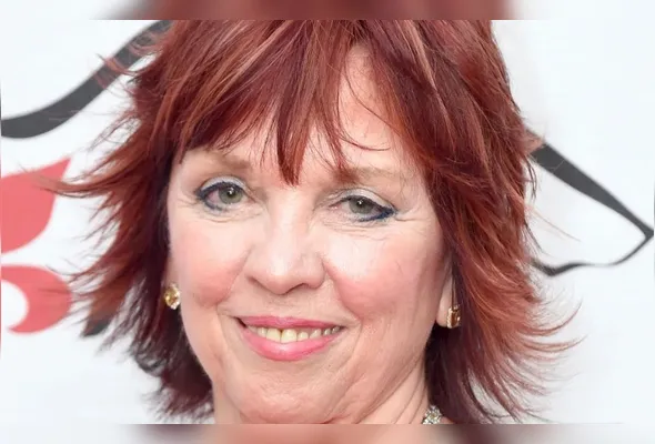 Nora Roberts utiliza o pseudônimo de  J. D. Robb em seus livros