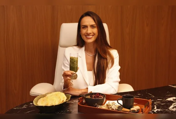 Mariana Comério explica que dias depois de excessos de açúcar, álcool e gordura, o corpo responde com liberação de sinalizadores inflamatórios