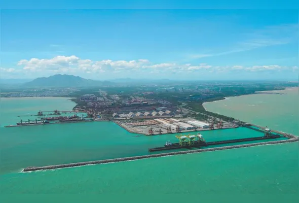 Porto de Praia Mole, onde ficará o terminal, que abastecerá navios de petróleo extraído na costa brasileira: Espírito Santo com mais força no cenário global