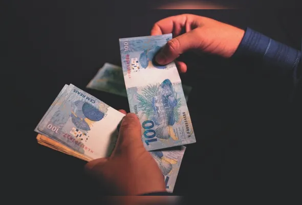 Dinheiro na mão: cuidado para não ignorar  obrigações financeiras