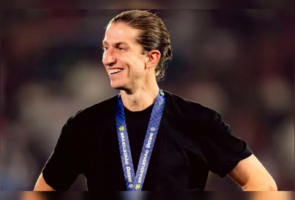 Em alta no clube pelo ano vitorioso, Filipe Luís comentou sobre renovação e manifestou interesse em continuar