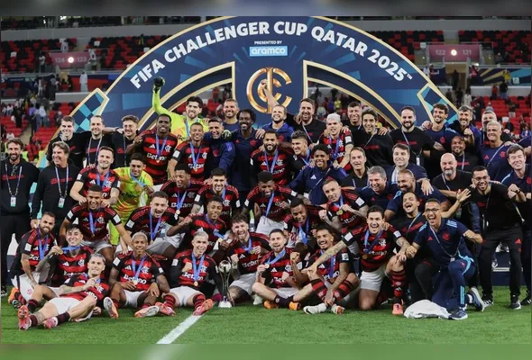 Jogadores do Flamengo comemoram após a vitória contra o Pyramids por 2 a 0, na semifinal da Copa Intercontinental, no Estádio Ahmad bin Ali, em Al-Rayyan, no Catar, neste sábado, 13