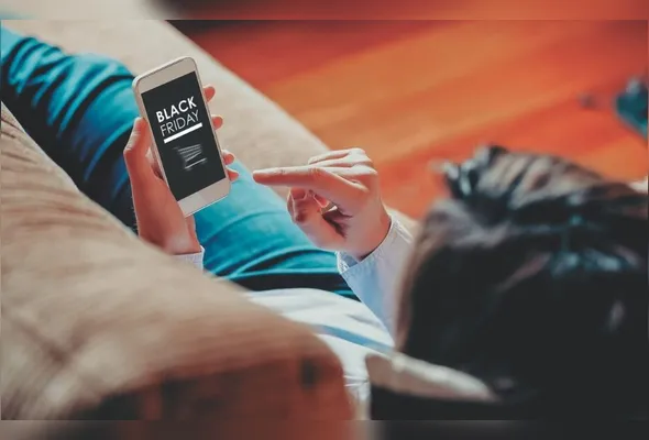 Compra pelo celular na Black Friday: atenção a clones de sites e anúncios falsos que são idênticos aos originais