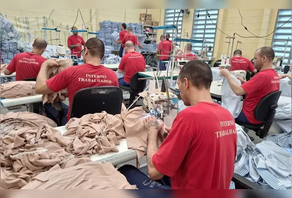 Detentos em fábrica: trabalho
