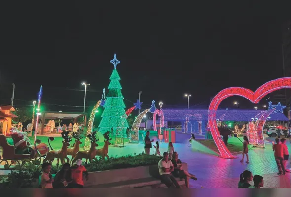 vila de Natal de Guarapari fica na praça  Nossa Senhora da Conceição, em frente à Praia das Castanheiras